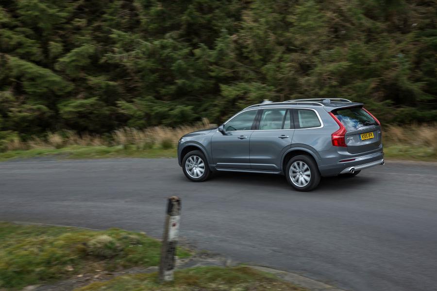 Volvo XC90 D5 Momentum 2015 года  (UK) (фото 10 из 30)